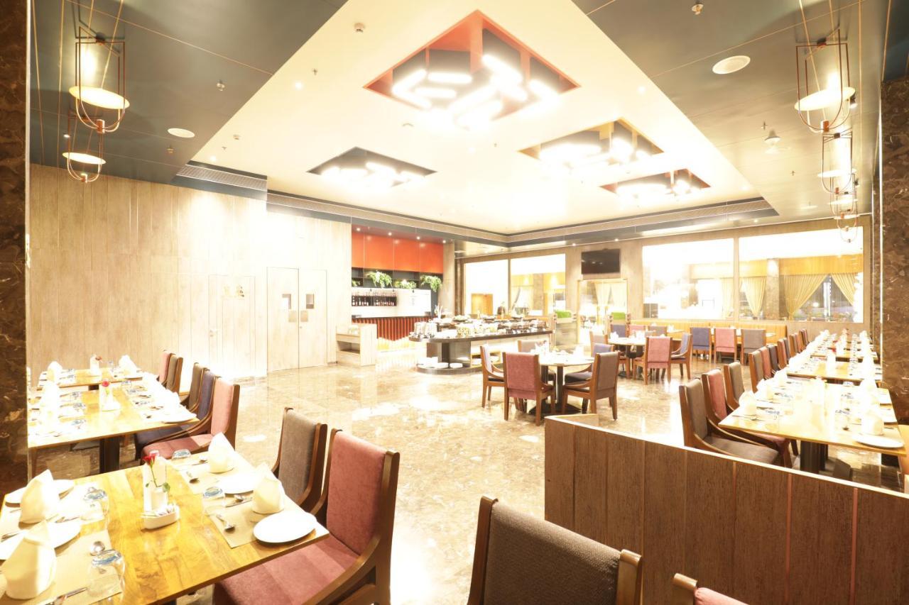 Tara Suns Hotell Vadodara Eksteriør bilde