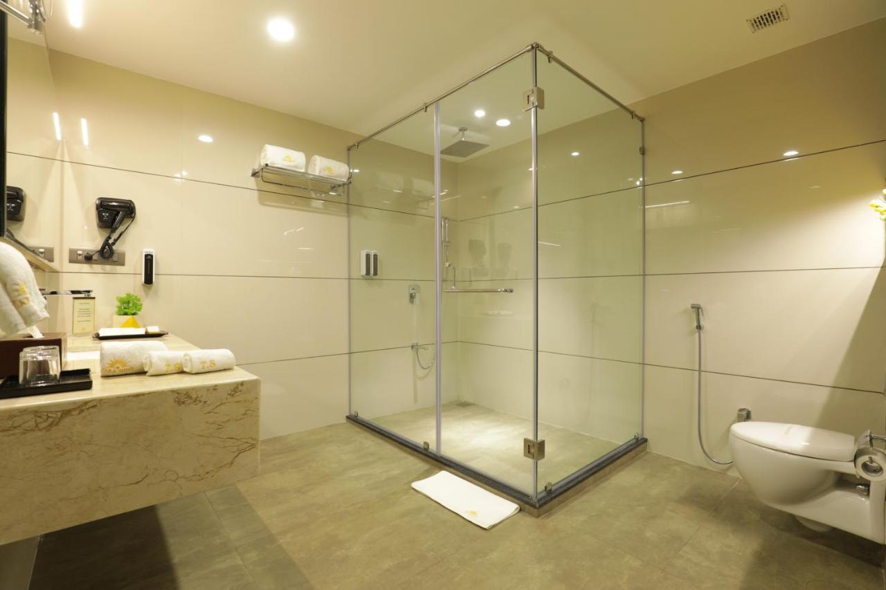 Tara Suns Hotell Vadodara Eksteriør bilde