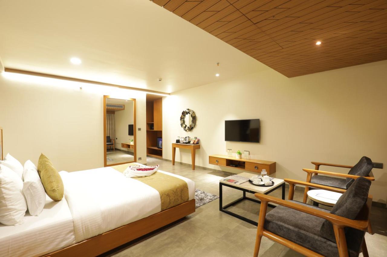 Tara Suns Hotell Vadodara Eksteriør bilde