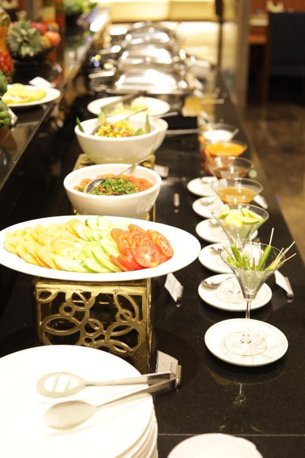 Tara Suns Hotell Vadodara Eksteriør bilde