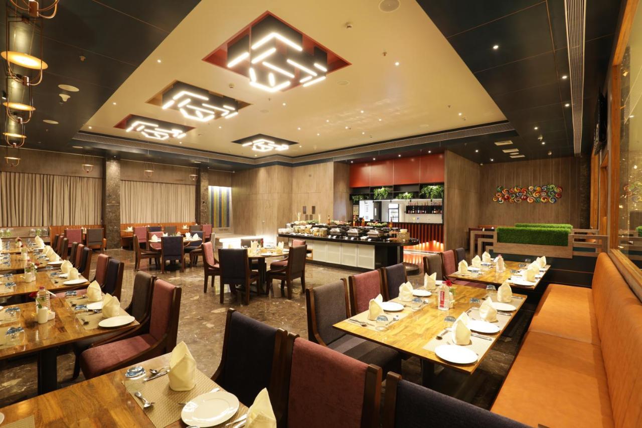 Tara Suns Hotell Vadodara Eksteriør bilde