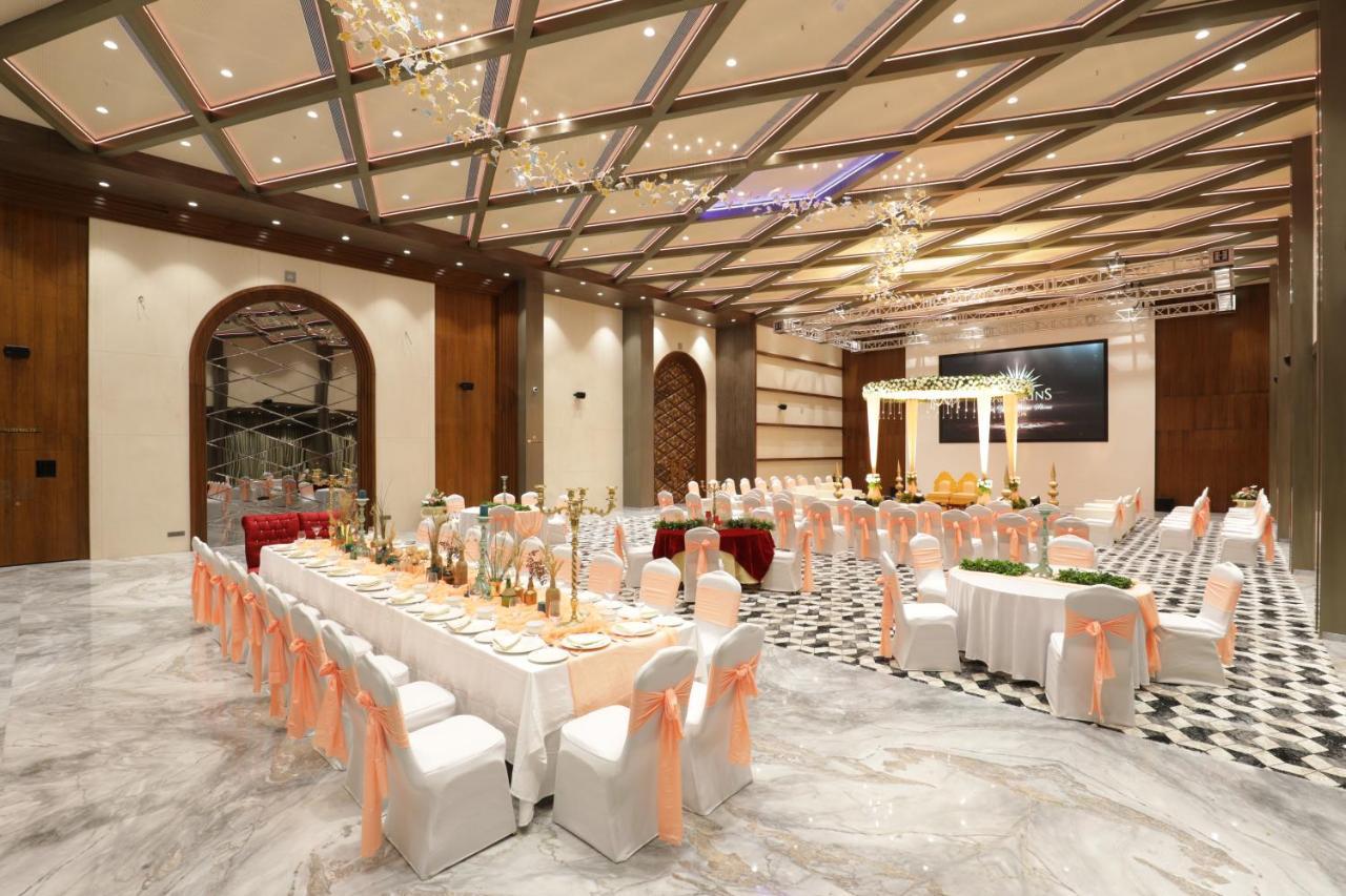Tara Suns Hotell Vadodara Eksteriør bilde