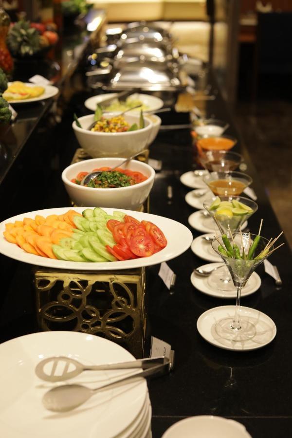 Tara Suns Hotell Vadodara Eksteriør bilde