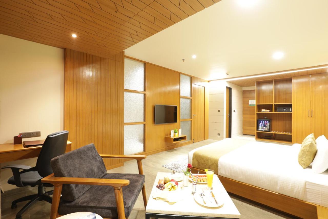 Tara Suns Hotell Vadodara Eksteriør bilde