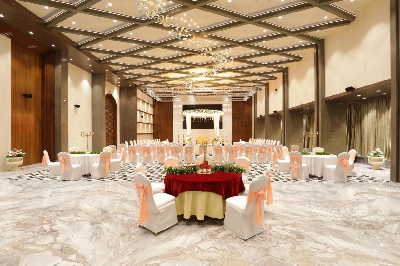 Tara Suns Hotell Vadodara Eksteriør bilde