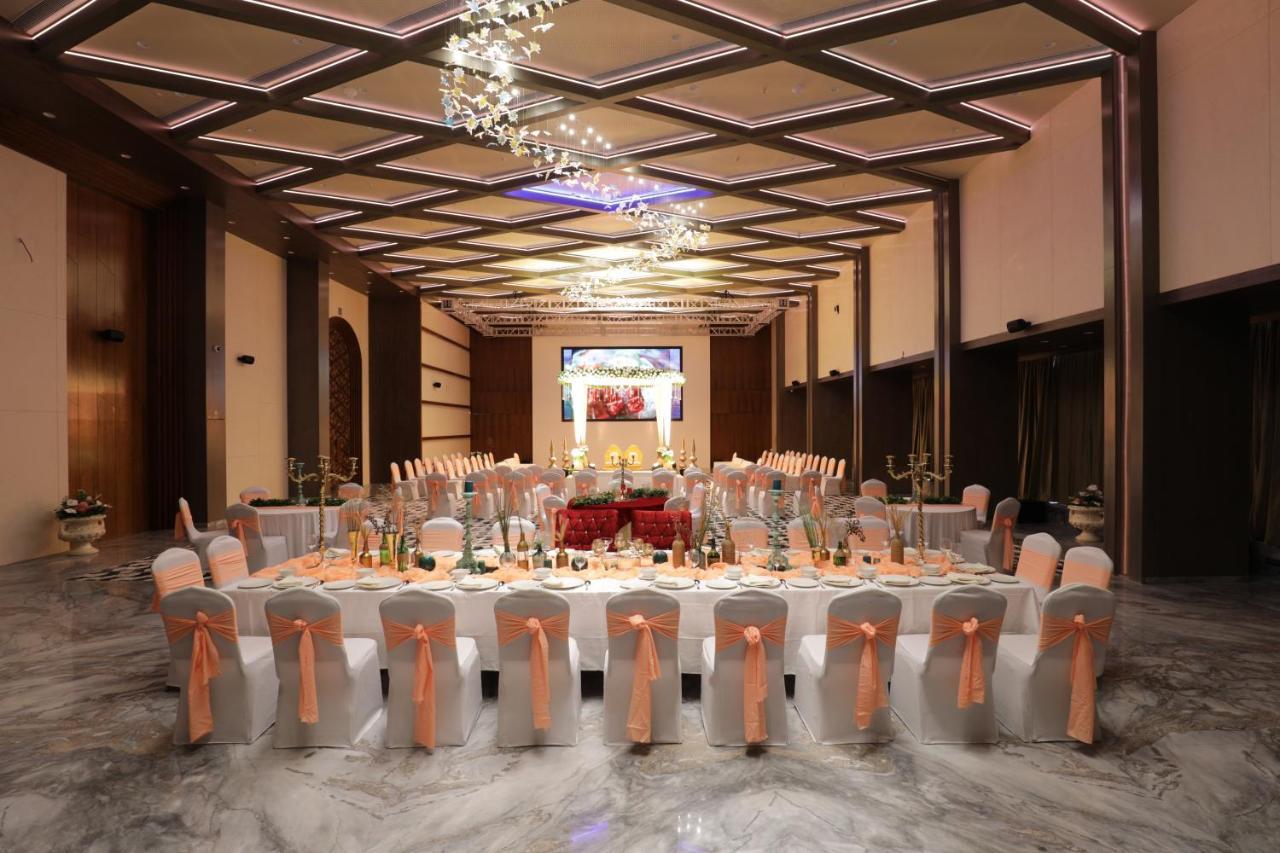 Tara Suns Hotell Vadodara Eksteriør bilde