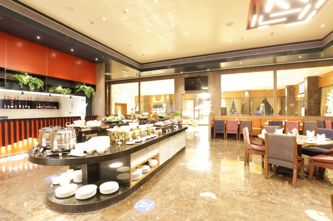 Tara Suns Hotell Vadodara Eksteriør bilde