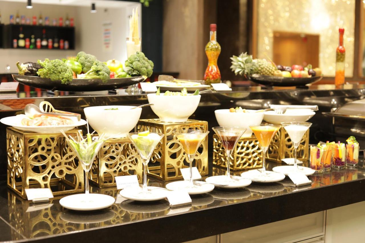 Tara Suns Hotell Vadodara Eksteriør bilde