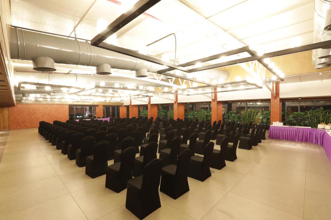 Tara Suns Hotell Vadodara Eksteriør bilde