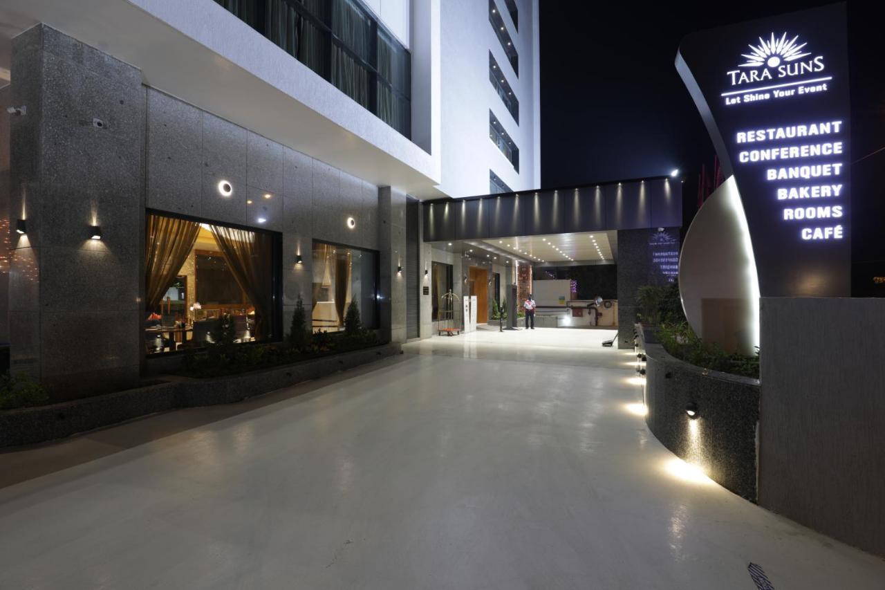 Tara Suns Hotell Vadodara Eksteriør bilde