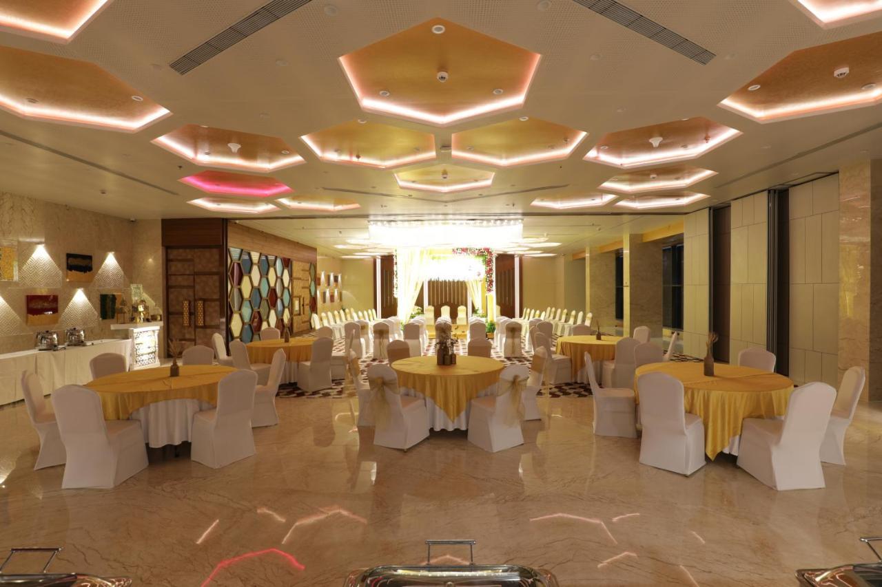 Tara Suns Hotell Vadodara Eksteriør bilde