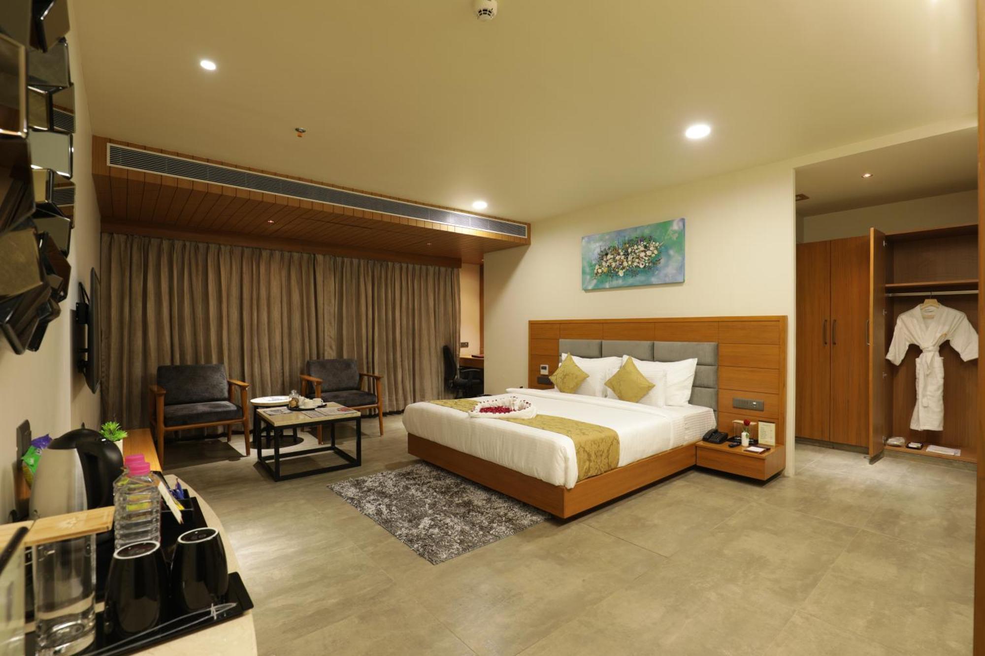 Tara Suns Hotell Vadodara Eksteriør bilde