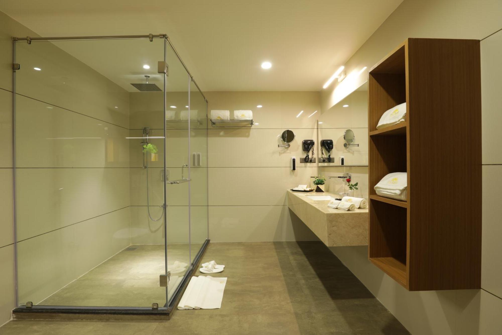 Tara Suns Hotell Vadodara Eksteriør bilde