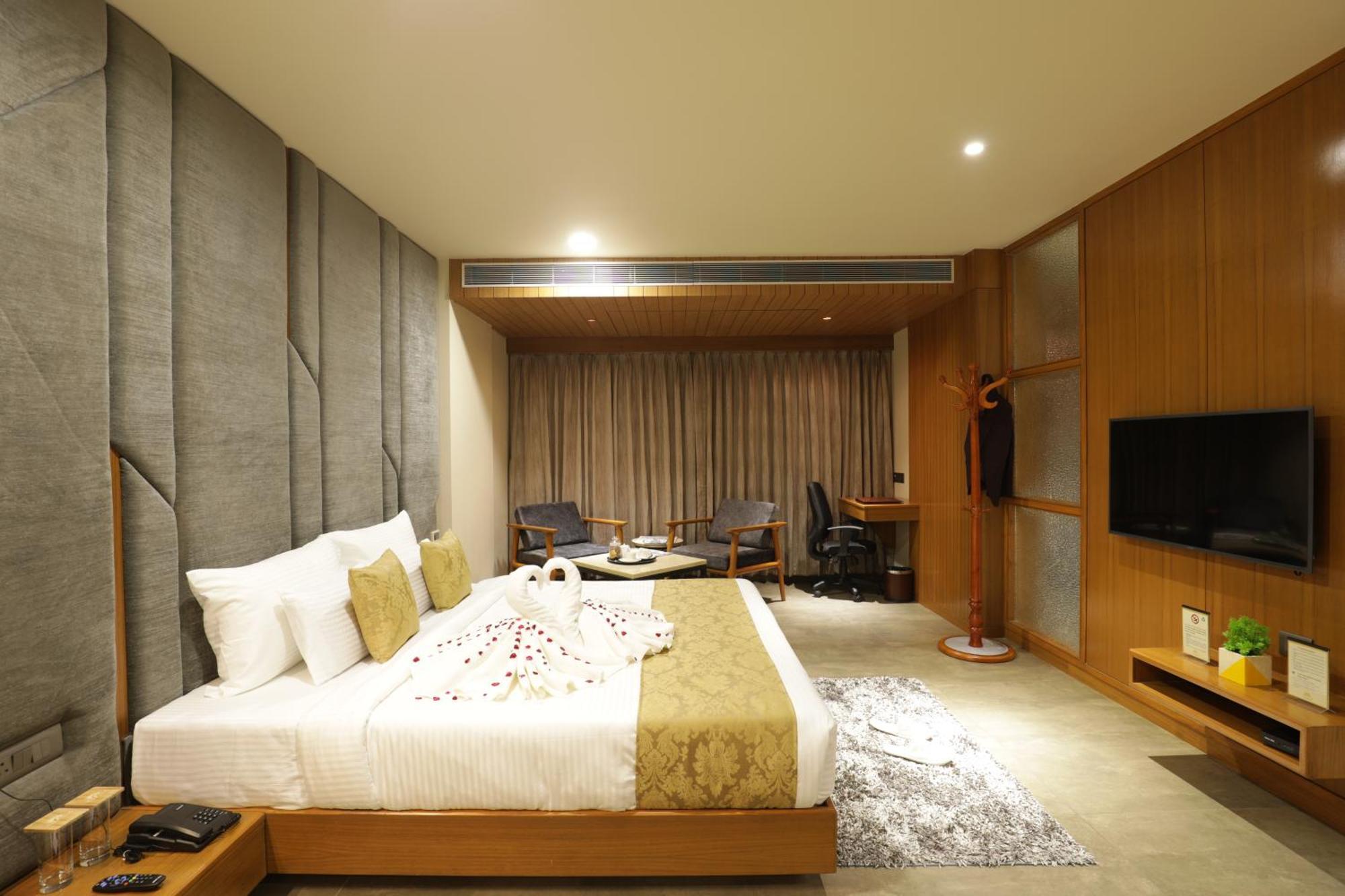 Tara Suns Hotell Vadodara Eksteriør bilde