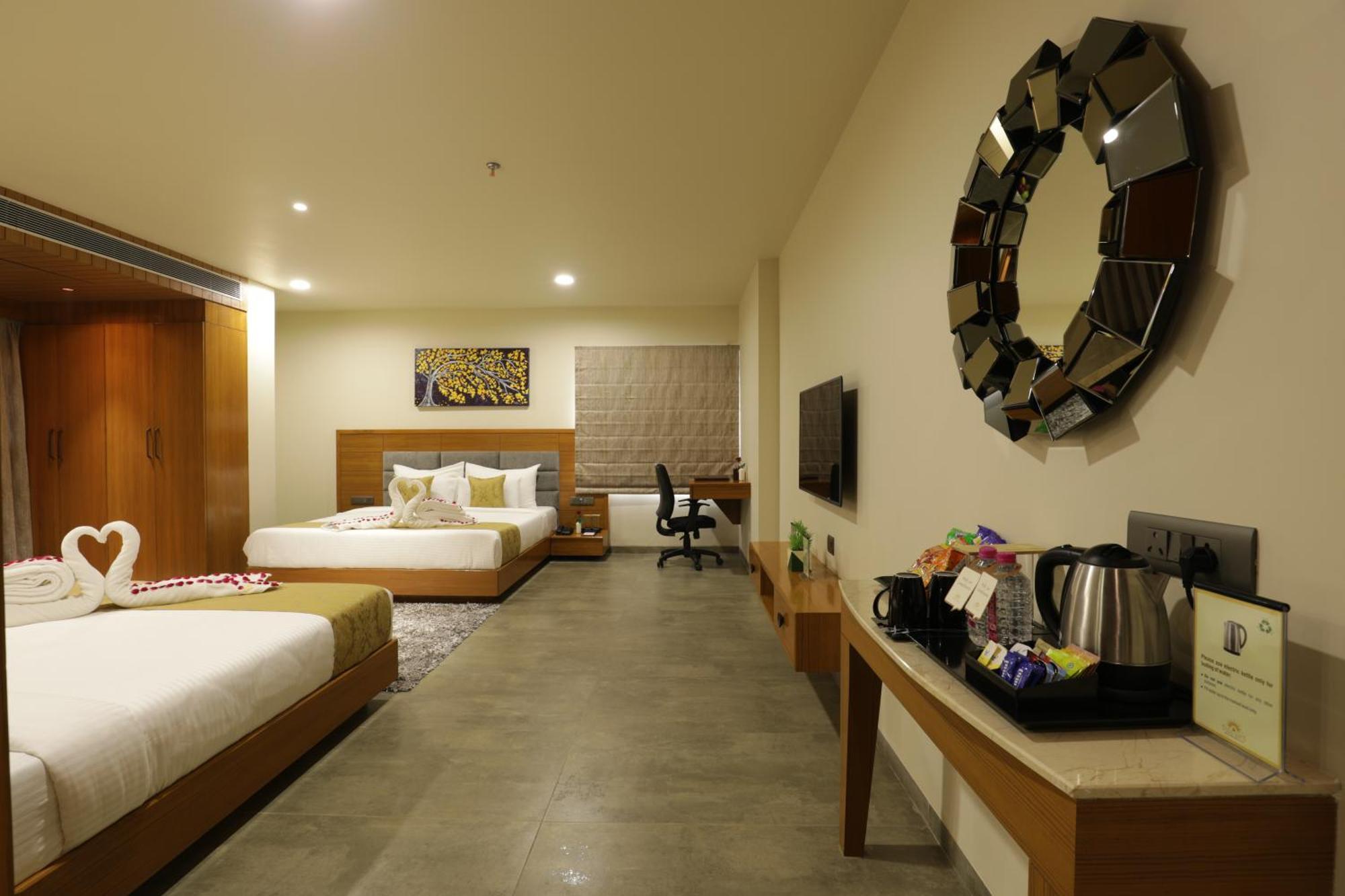 Tara Suns Hotell Vadodara Eksteriør bilde
