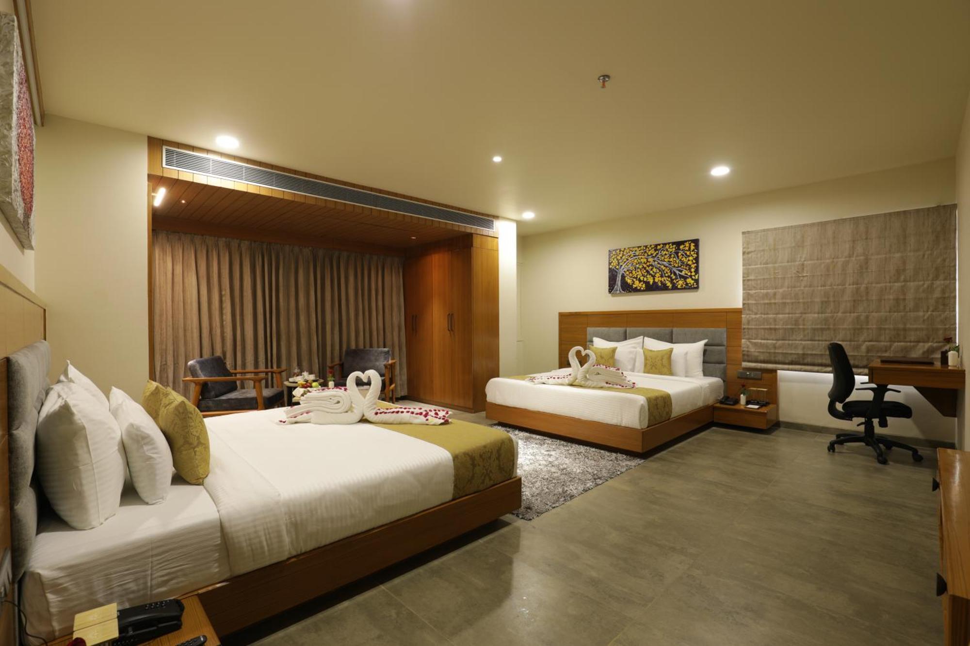 Tara Suns Hotell Vadodara Eksteriør bilde